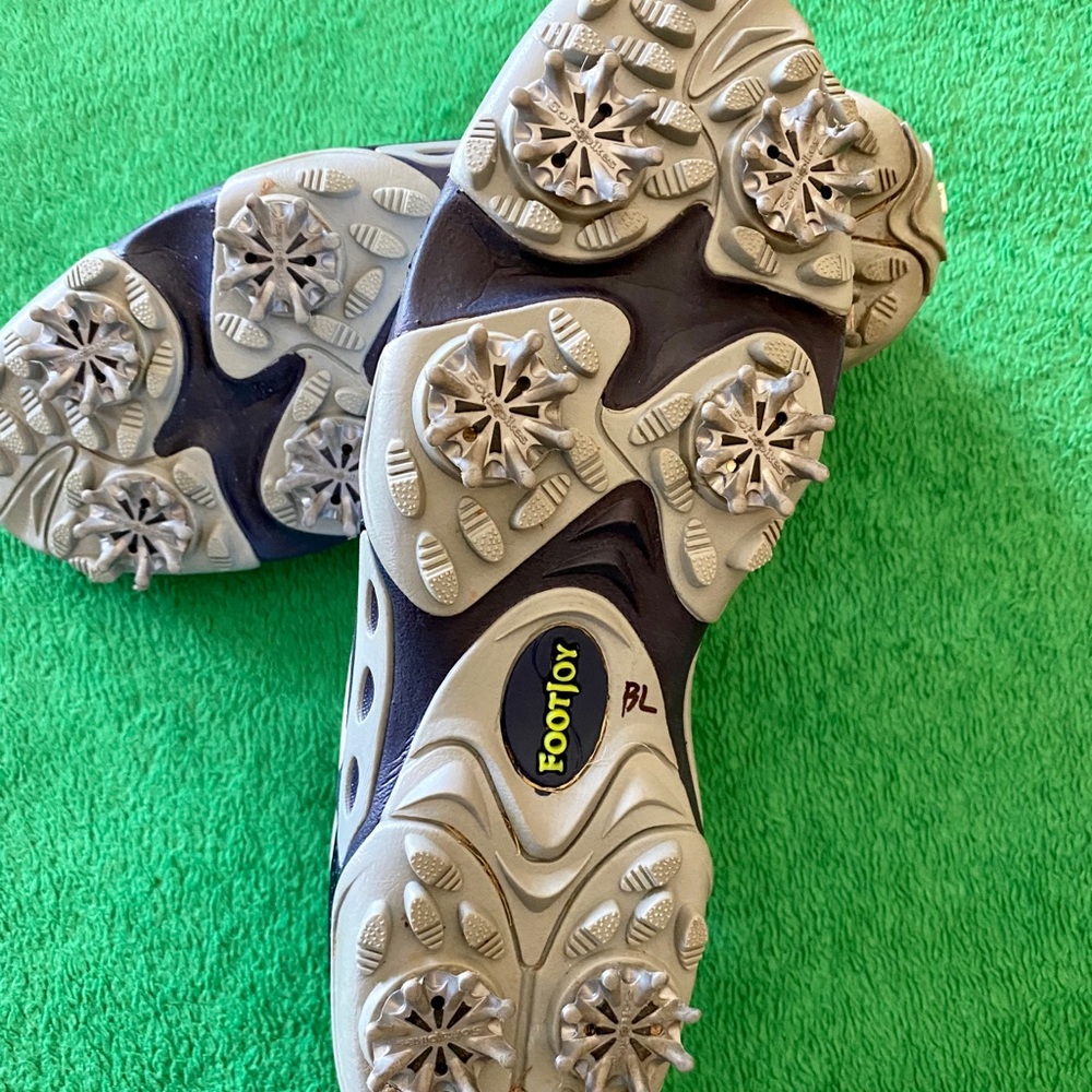 Kids FJ golf shoes in new condition.